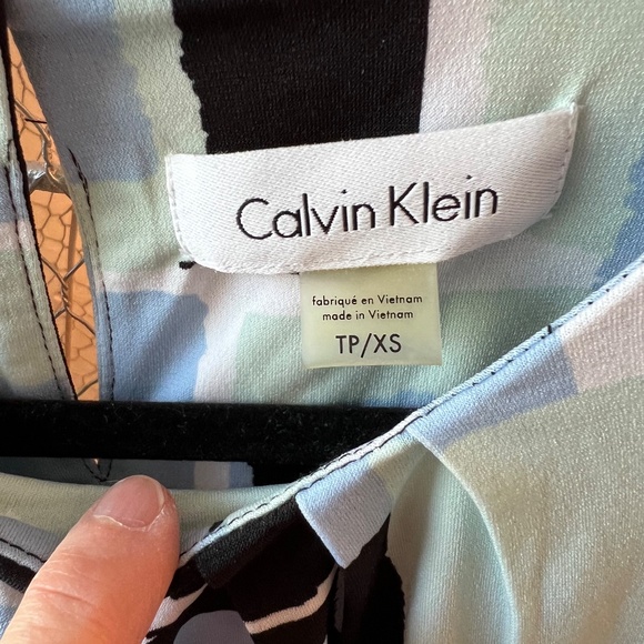Calvin Klein Blue and Black Patterned Sleeveless Blouse - Picture 2 of 4